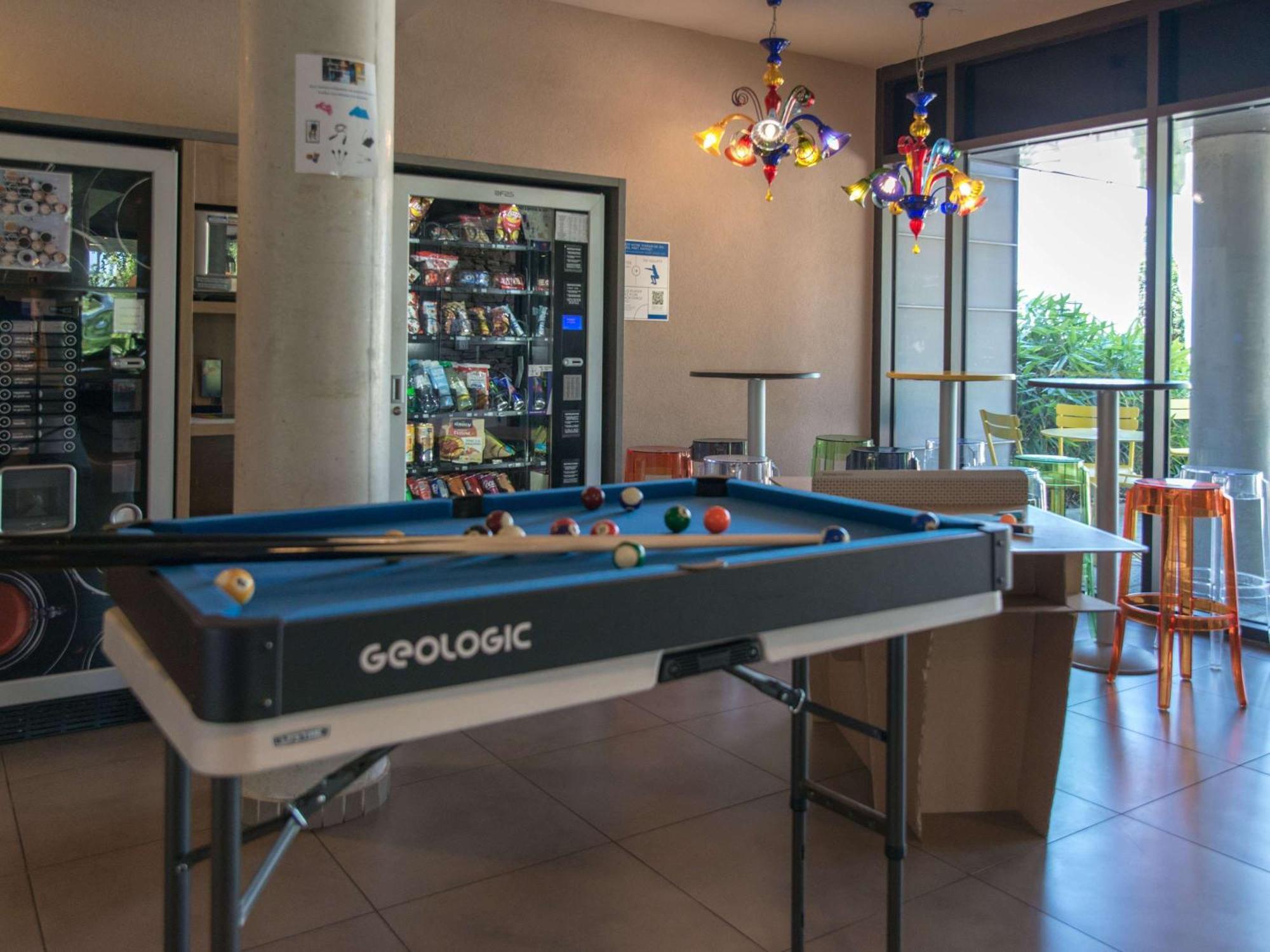 Ibis Budget Archamps Porte De Geneve Eksteriør billede