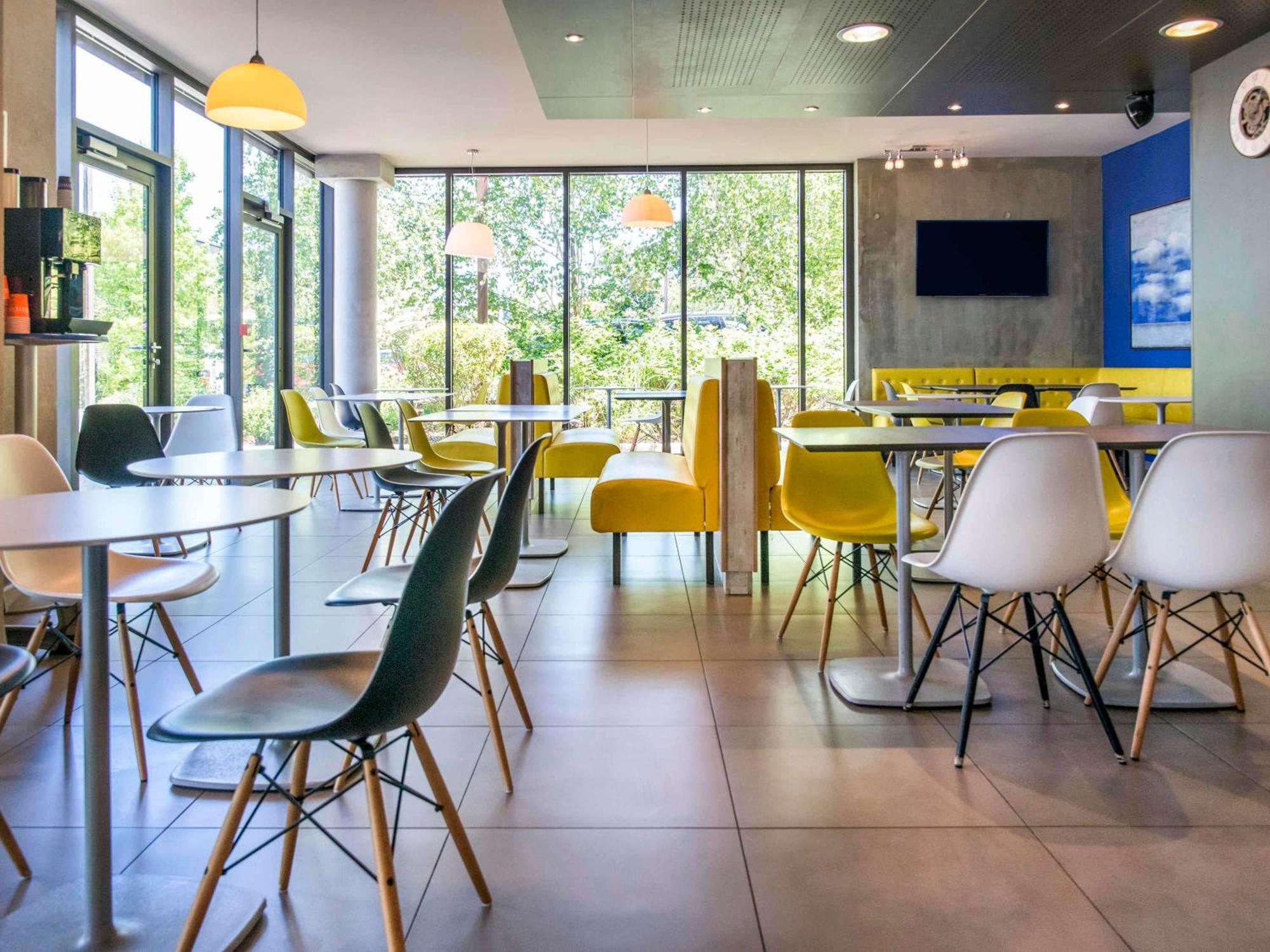 Ibis Budget Archamps Porte De Geneve Eksteriør billede