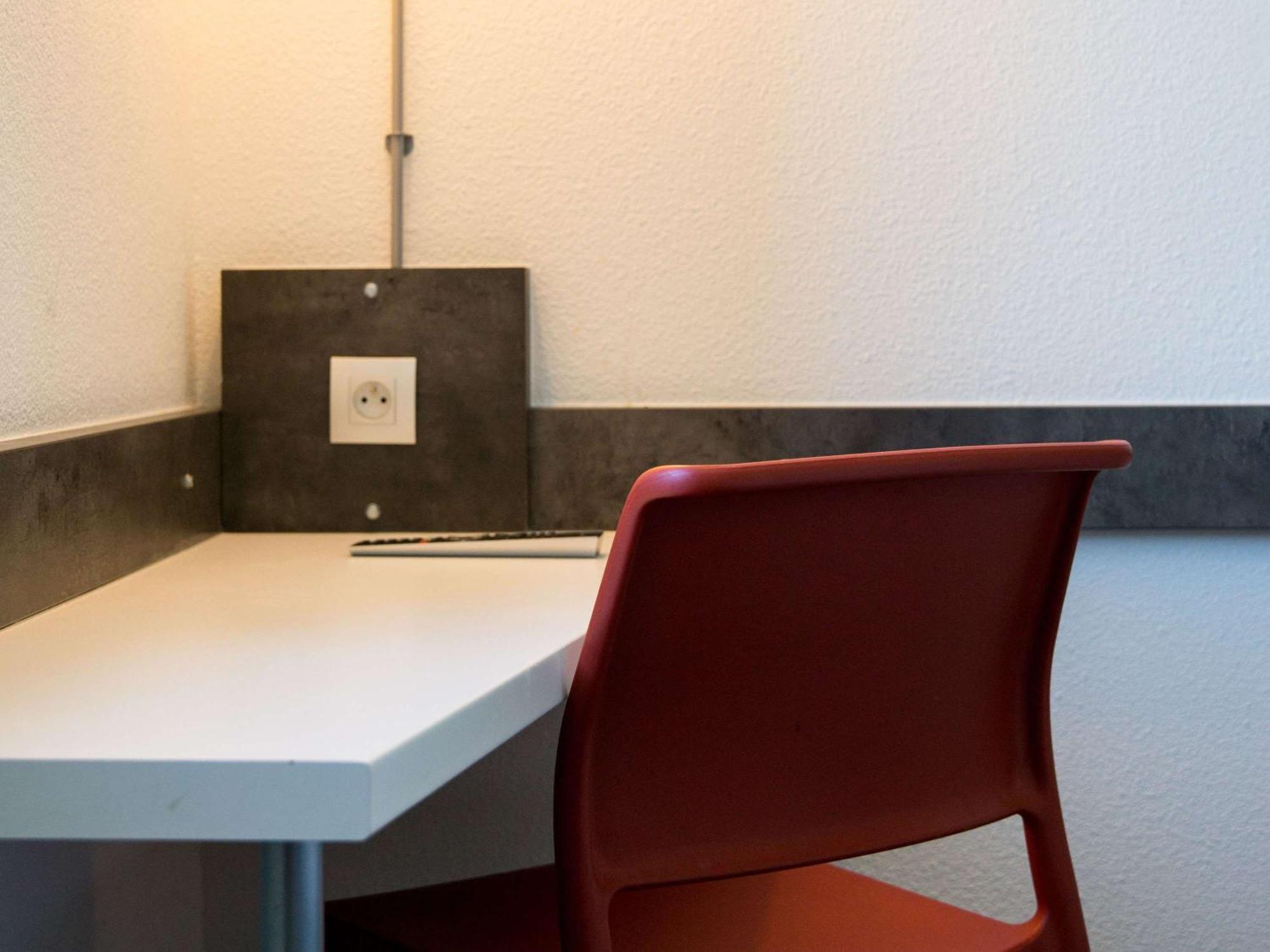 Ibis Budget Archamps Porte De Geneve Eksteriør billede